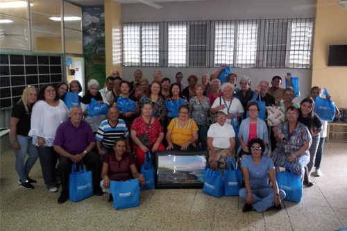 Un Abrazo de amor a envejecientes afectados por  secuencia sísmica en Ponce