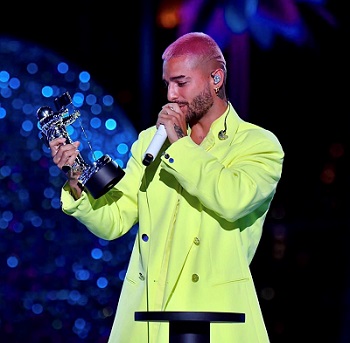 Maluma gana el premio “Best Latin” y presenta su éxito global “Hawái” por primera vez en los MTV Video Music Awards 2020