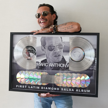 Marc Anthony recibe Disco de Diamante de la RIAA por su álbum 3.0