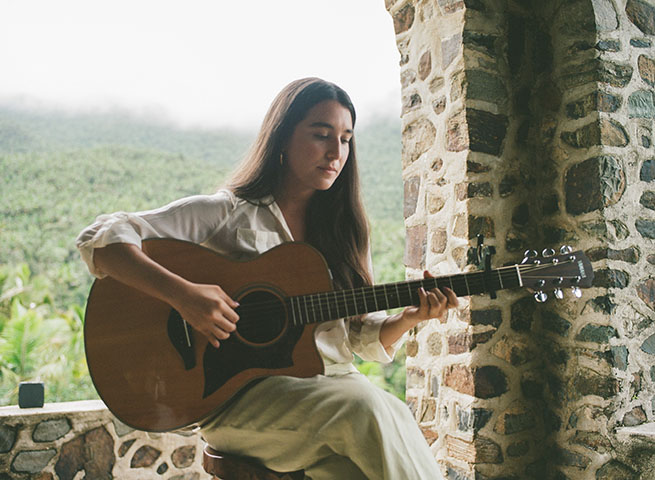 La cantante puertorriqueña Andrea Cruz presenta su primera publicación ‘Lo Que No Fue Canción’