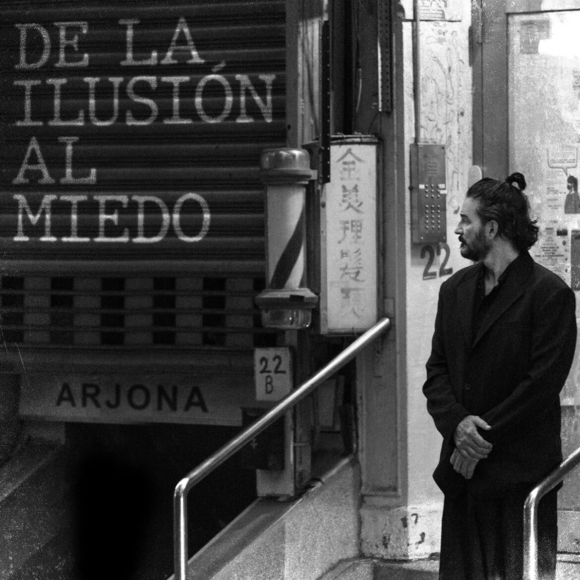 Ricardo Arjona “Blanco y Negro” y su pequeña obra de arte: “De La Ilusión Al Miedo”