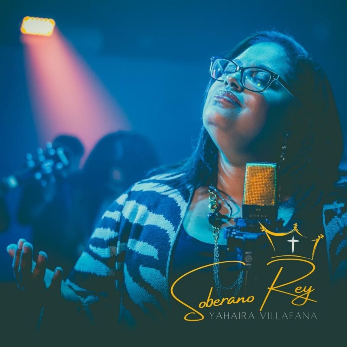 La talentosa cantautora dominicana Yahaira Villafana inicia el 2022 con su primer sencillo titulado “Soberano Rey”