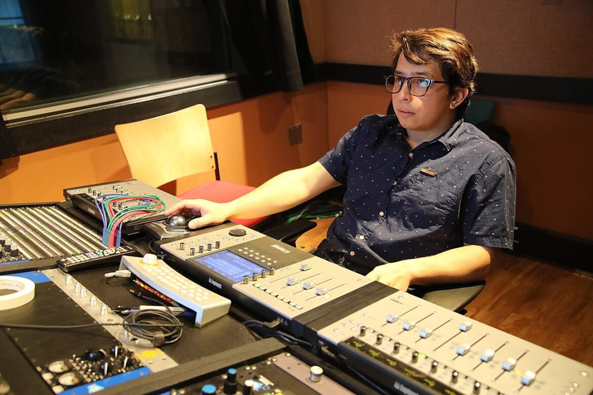 Ingeniero de Sonido colombiano dirige producciones de audio en Universidad de Música mundialmente reconocida