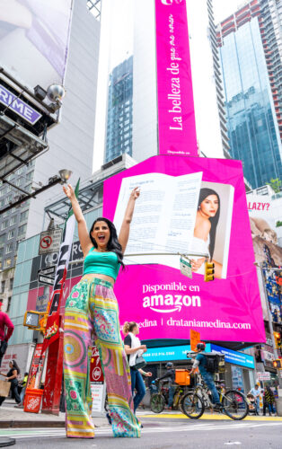 La Dra. Tania Medina presentó en Times Square (NY) su primer libro “La belleza de amarme”