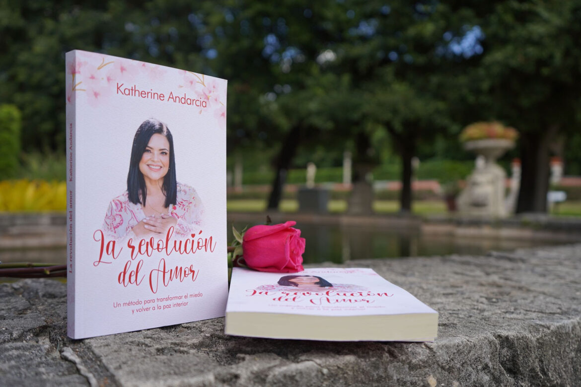 Katherine Andarcia presenta “La revolución del amor” un libro para conducirnos del miedo a la paz