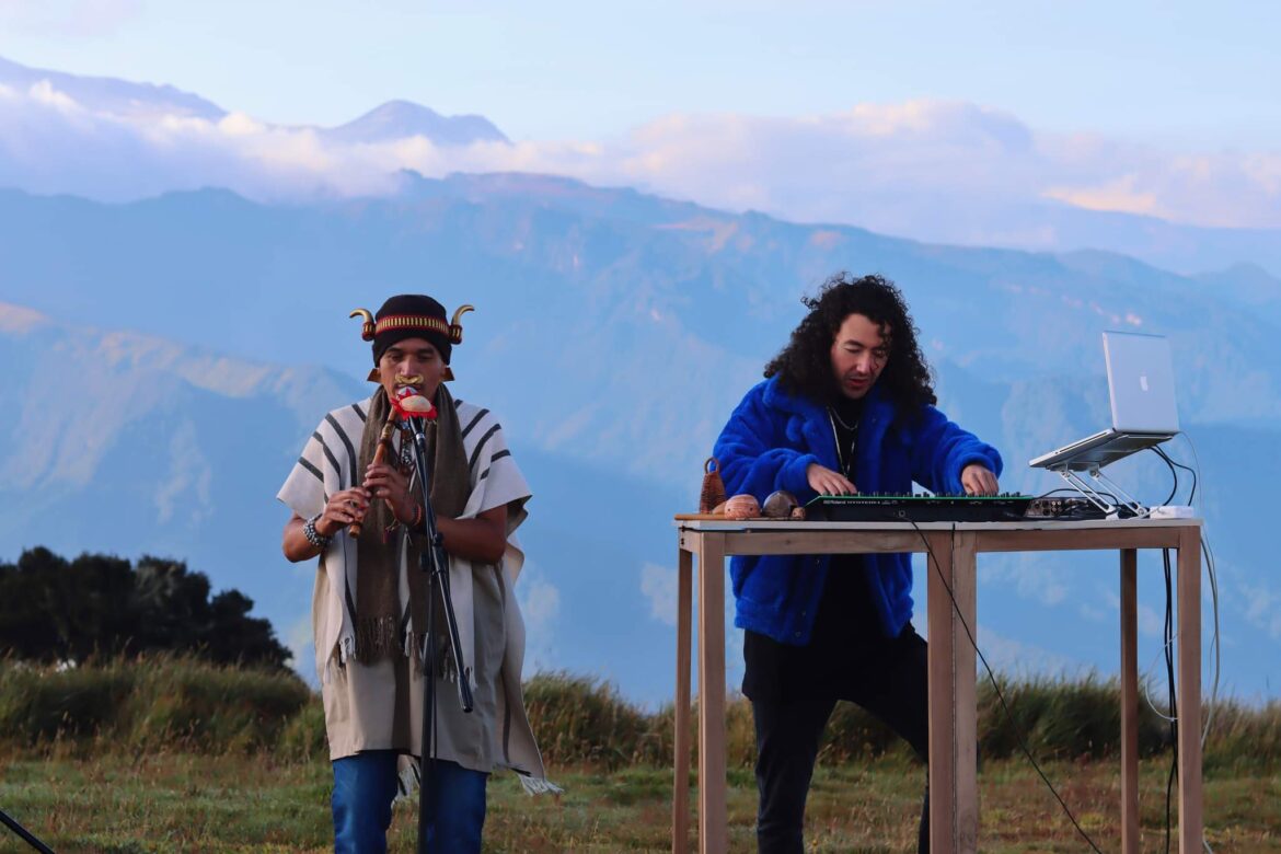 Julián Cardona muestra la fusión de música electrónica y sonidos indígenas en el documental “Música desde adentro”