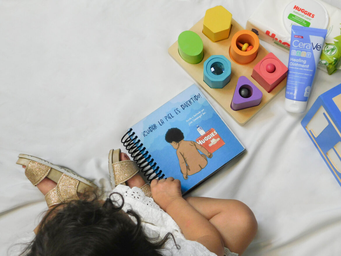 CeraVe y Huggies lanzan libro sobre el cuidado de la piel de bebés