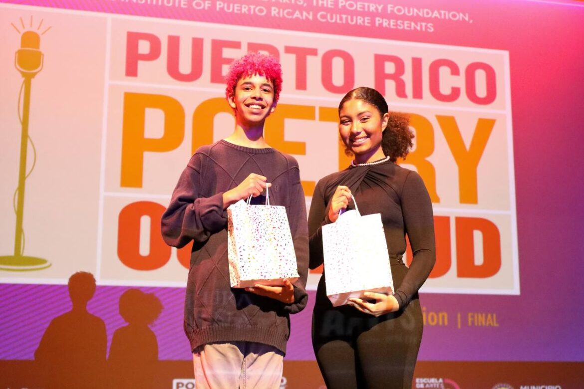 El joven estudiante Amir Trinidad Vidal es el campeón de Poetry Out Loud Puerto Rico 2023