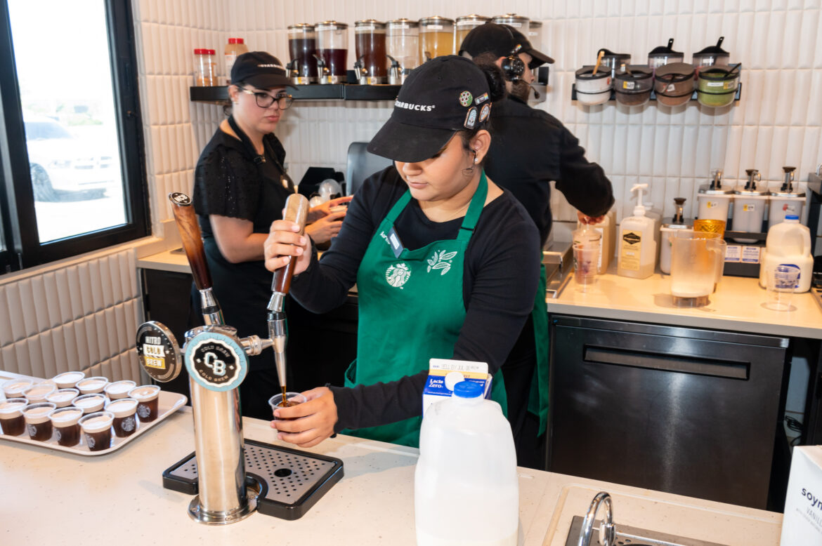Starbucks realiza la apertura oficial de su tienda en Hatillo