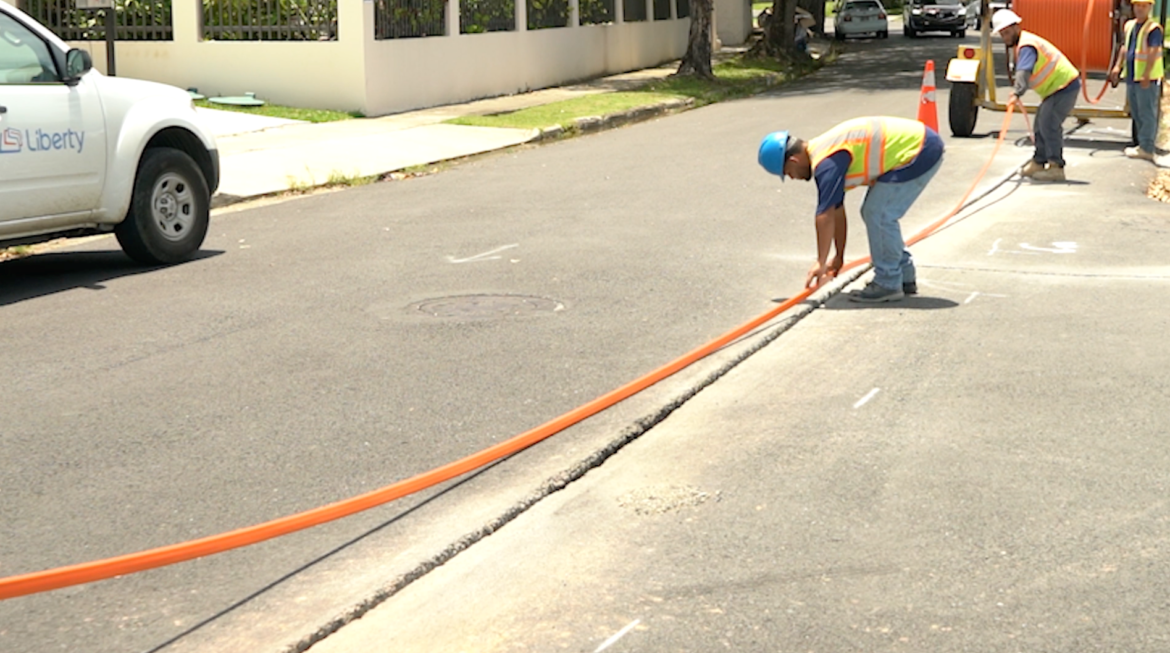 Liberty continúa trabajos de construcción de fibra óptica en Guaynabo, Caguas y San Juan