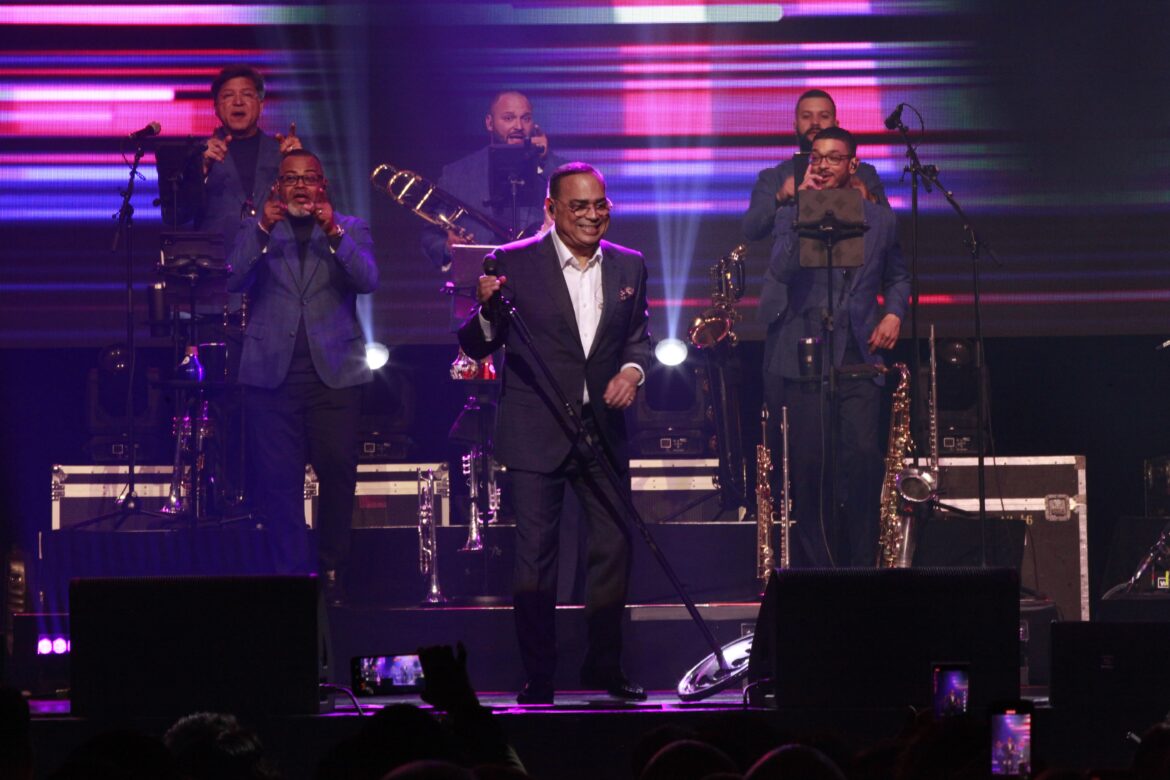 Gilberto Santa Rosa reinicia su Auténtico Tour con primer concierto del 2024 Sold Out en Washington