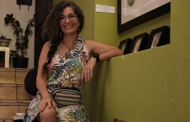 Exposición Plástica explora vínculo entre las Mujeres y sus Antepasados
