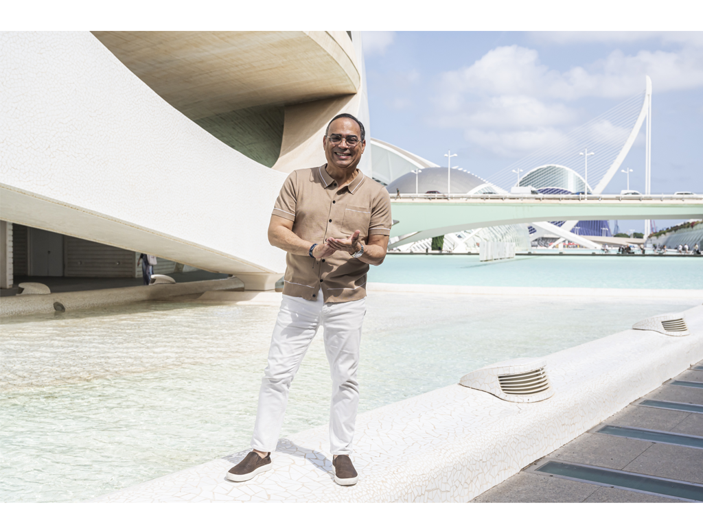 Gilberto Santa Rosa visita el Campus en Valencia de Berklee College of Music