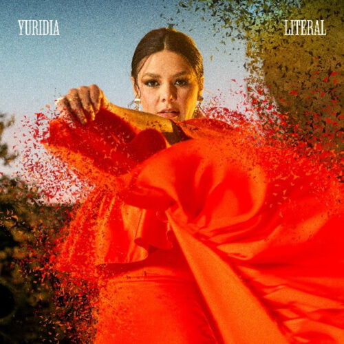Yuridia le canta a lo bello del amor en “Literal” su nuevo sencillo con mariachi