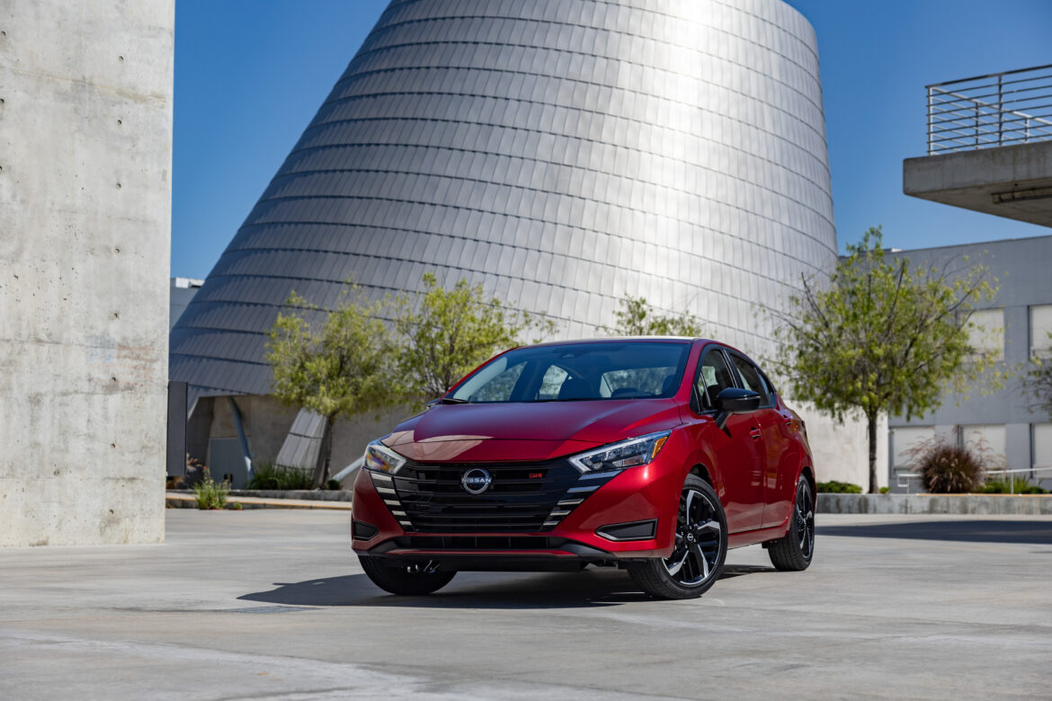 Nissan Versa 2025 ofrece un estilo atrevido y tecnología exclusiva de su clase con uno de los precios más asequibles en el mercado