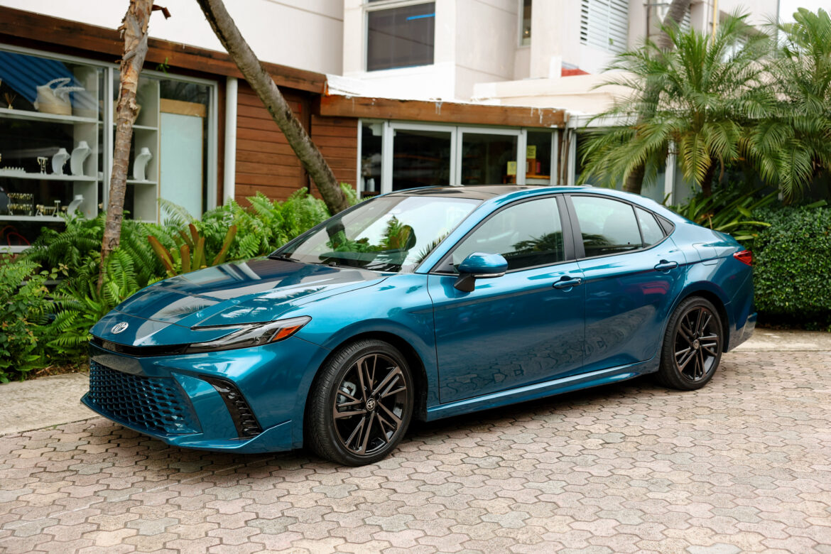 Toyota Camry 2025 Debuta en Puerto Rico  con nueva apariencia deportiva