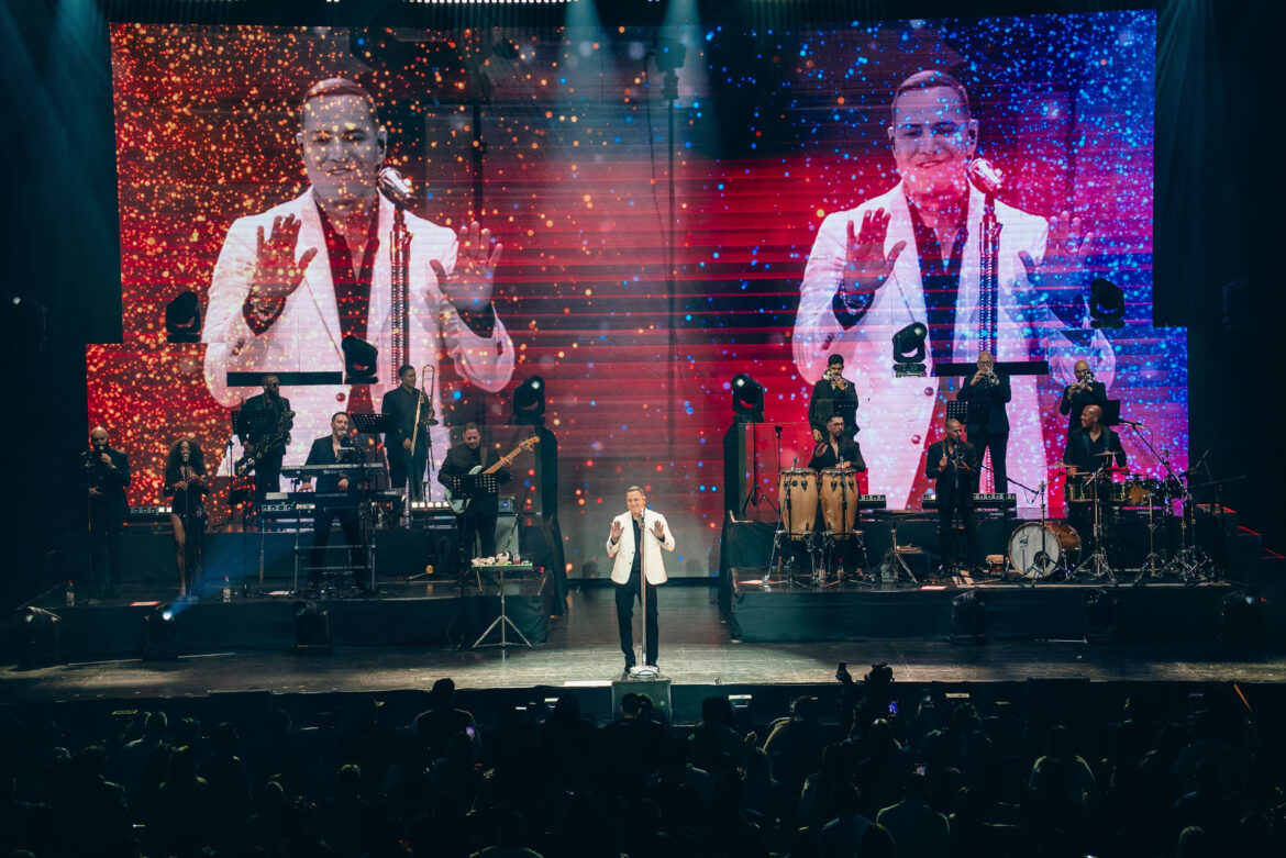 Víctor Manuelle arrasa en Chile con dos conciertos agotados