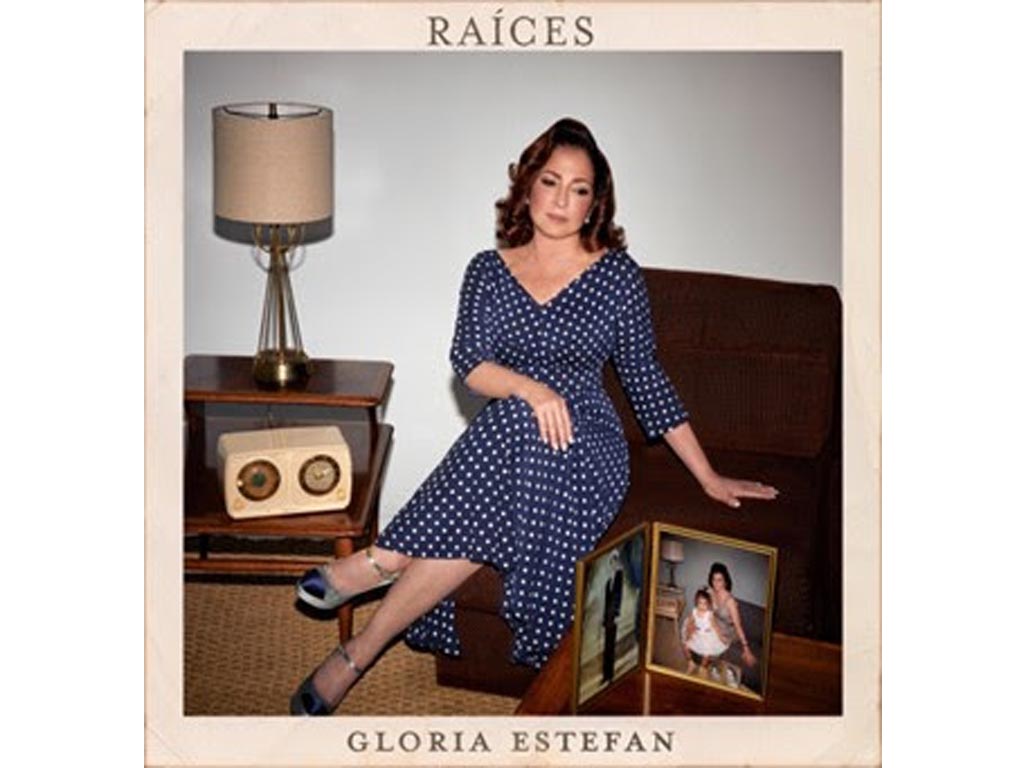 Gloria Estefan celebra sus raíces y 50 años en la música con su poderoso nuevo álbum ‘Raíces’