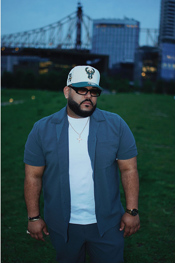 Alejandro lanza su nuevo EP titulado “ROSMA”