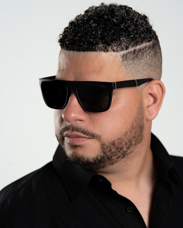 Julián Casanova lanza el videoclip de su tema “Macramé”