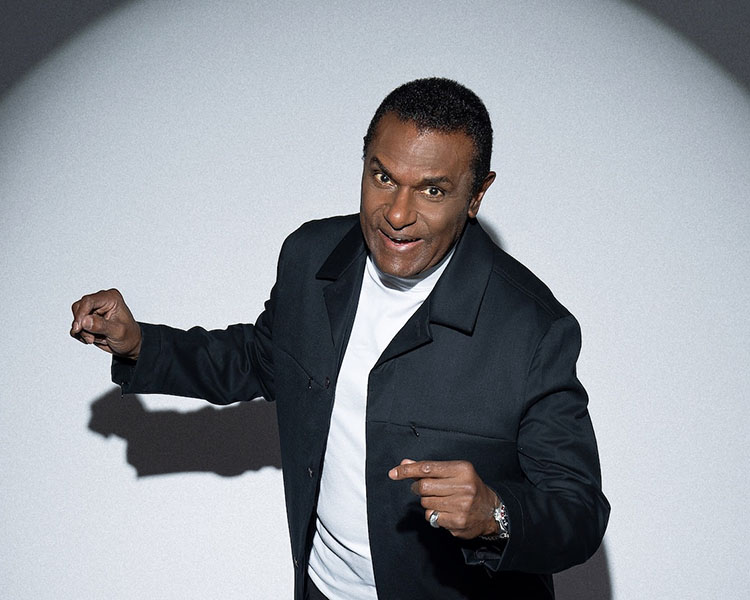 El Canario celebra cinco décadas de carrera con el álbum “Big Swing”