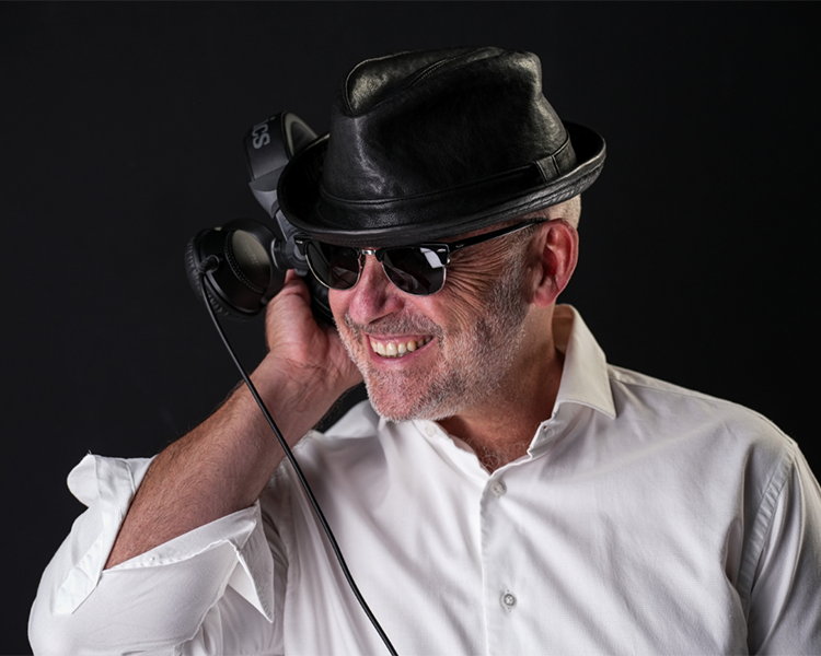 DJ Ernesto presenta su nuevo sencillo “Fly Me to the Moon”