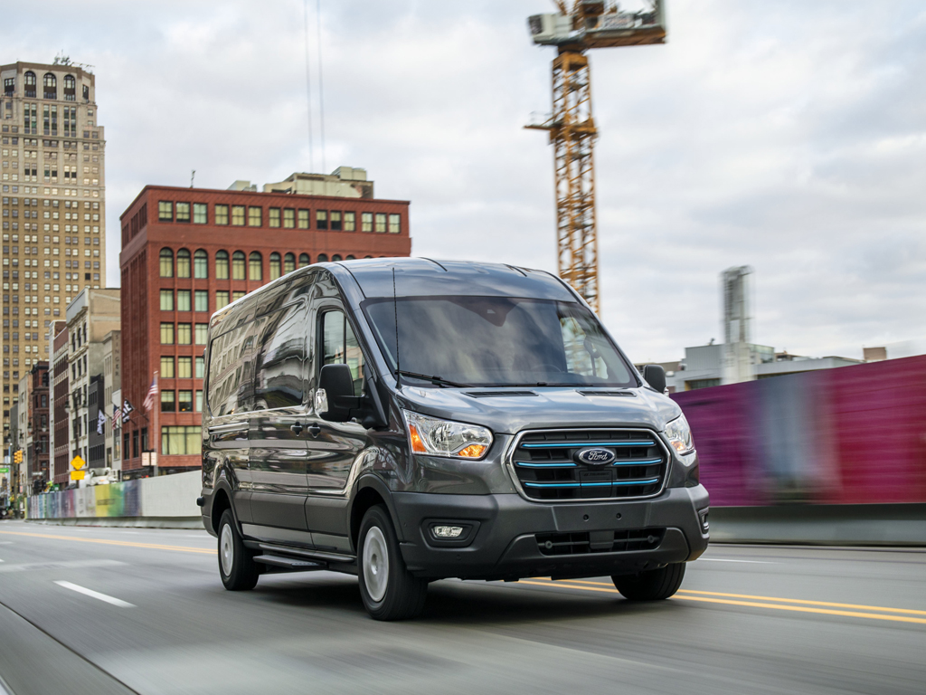 Ford celebra 60 años de producción de su emblemática van Transit, aliada de los negocios con un legado de versatilidad
