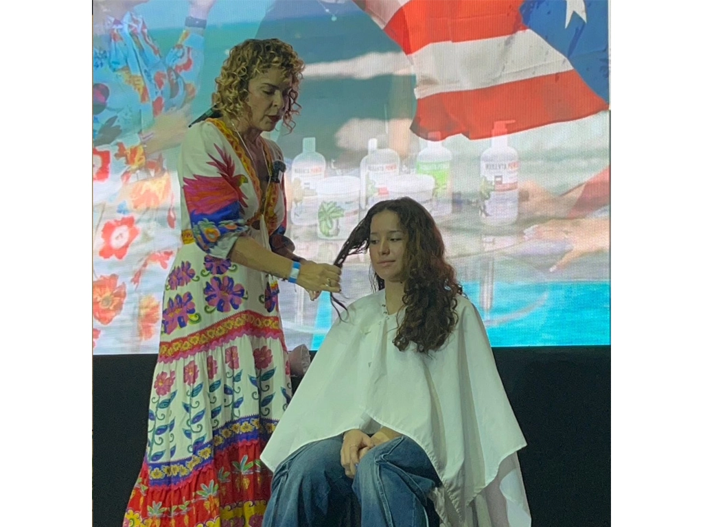 La Reina de los Rizos conquista México en Exporizada 2025