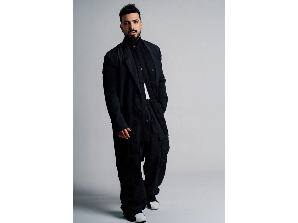 Luis Figueroa continúa marcando el rumbo de la salsa moderna con su nuevo #1 en Billboard Tropical Airplay con “Cómo Se Compara”