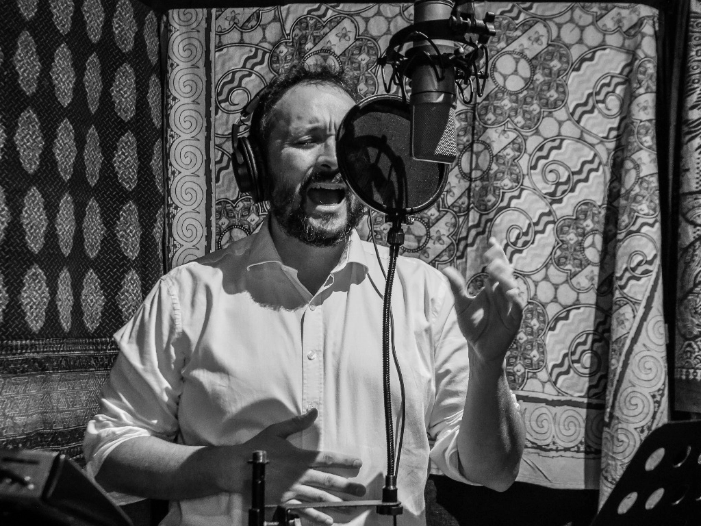 El cantante colombiano Dr. Torralvo presenta  ‘Perdóname’ y ‘Hechizo Elemental’