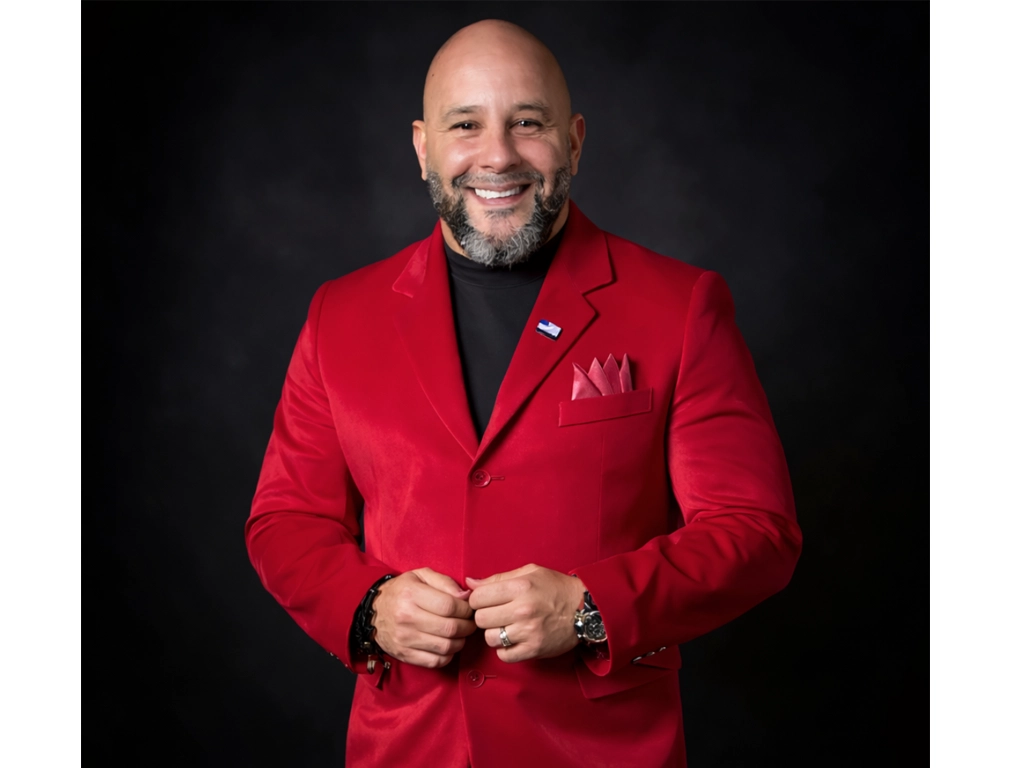 Edwin “El Calvito” Reyes inicia el 2026 con una explosiva Charanga Moderna: “PALOMA BOBA”