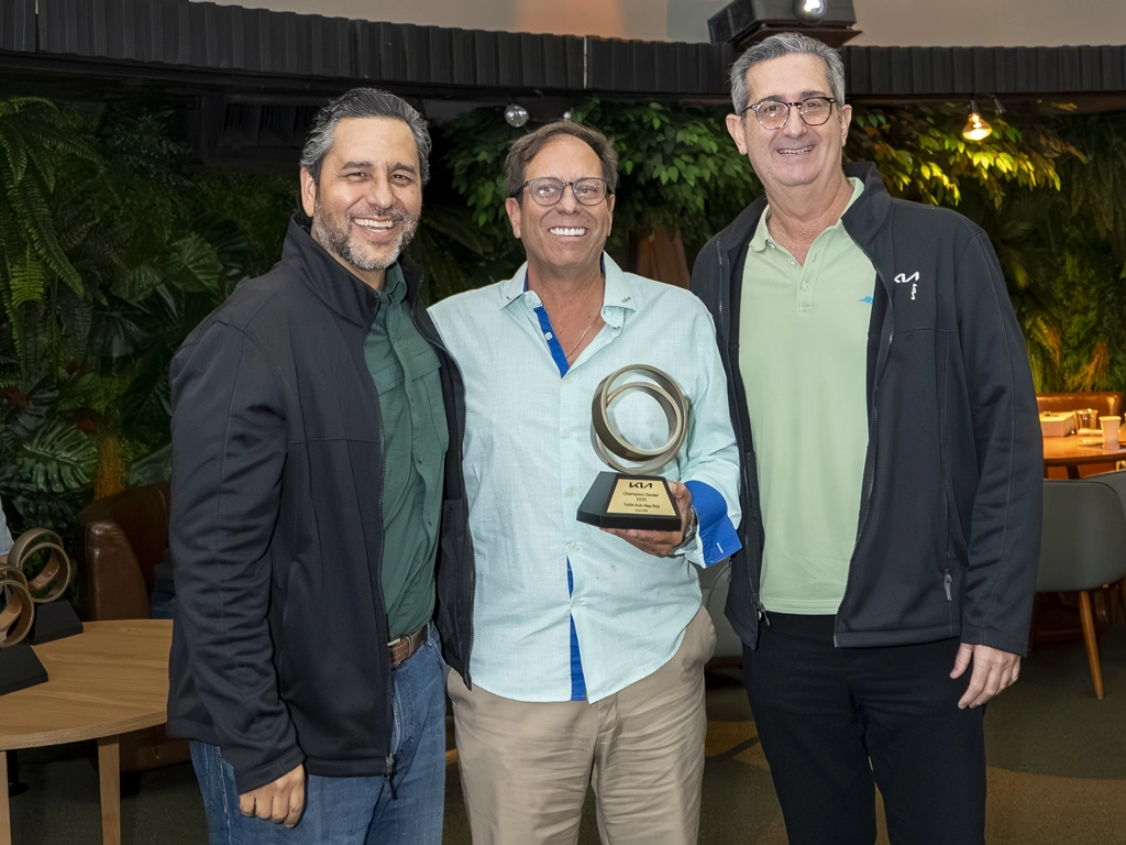 Kia reconoce a sus Champion Dealers