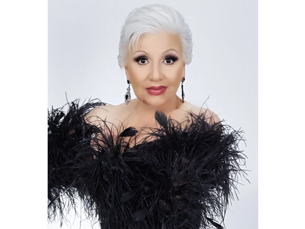 Angela Meyer en “Tres Noches Tropicales y Una Vida de Infierno”