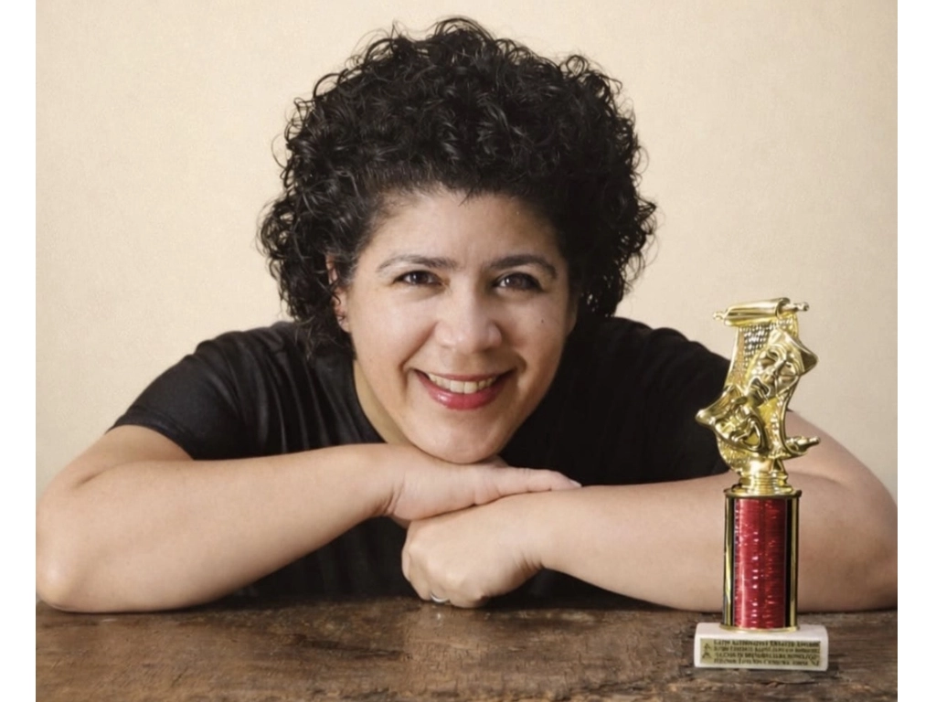 Actriz puertorriqueña Raquel Santiago Rodríguez es reconocida en los Premios LATA en Nueva York