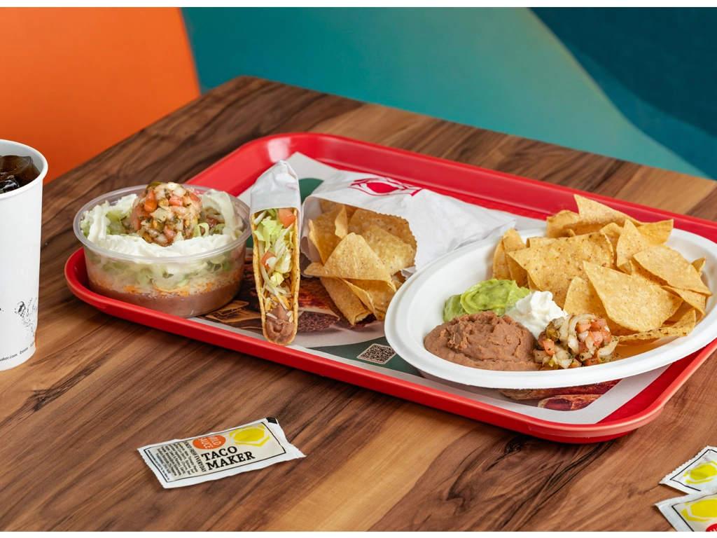 Taco Maker apuesta por el refrito de habichuelas como una alternativa sin carne dentro de su menú