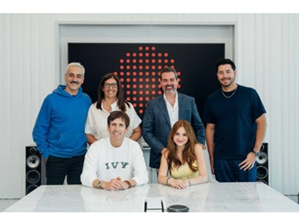 La cantautora puertorriqueña Elena Sofía se une a Sony Music con su sencillo debut “Por Quién”