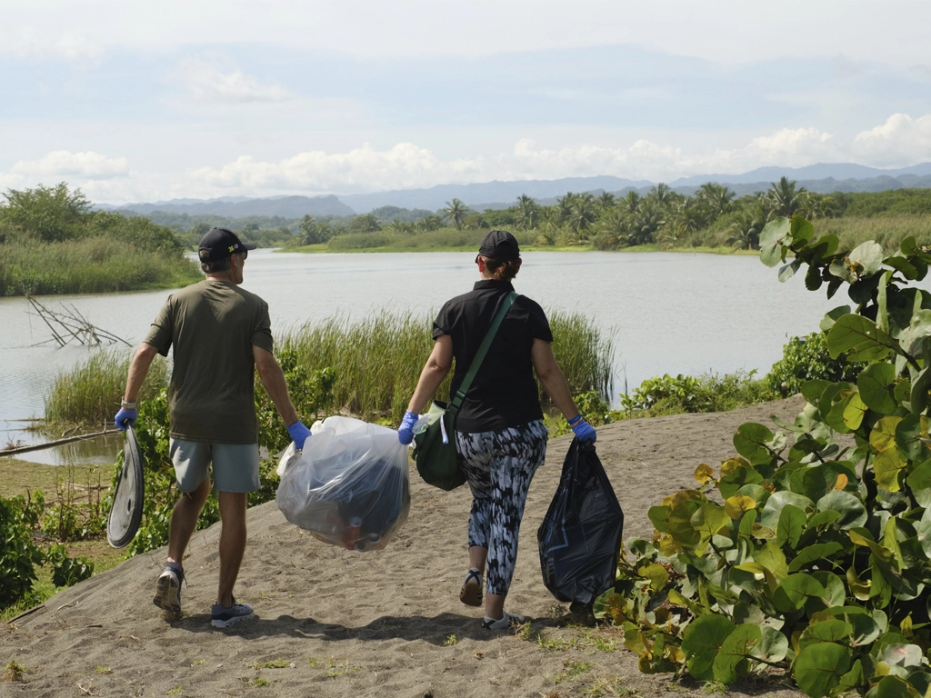 Kia se une a jornada de limpieza ambiental con Scuba Dogs Society