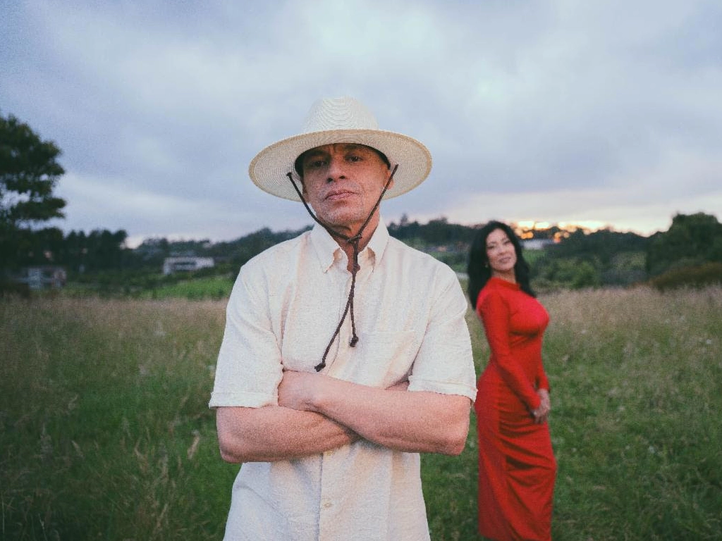 Vico C celebra 30 años de amor junto a su esposa Sonia con el tema “Le Pido a Dios”