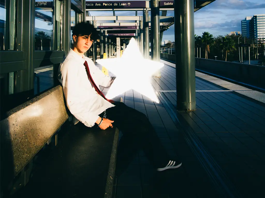 Adam Blasco transforma el desamor en ritmo con el lanzamiento de su nuevo sencillo “Tiempo Perdido”