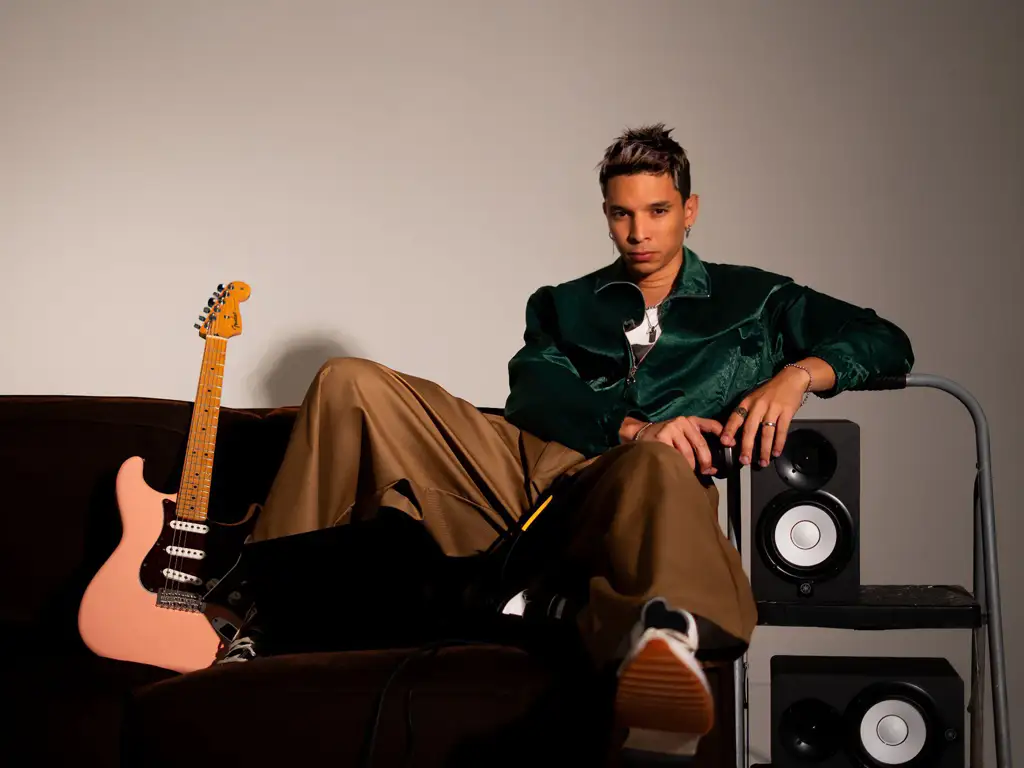 Christian Pagán reúne a Pedro Capó, Black Guayaba, Vivanativa y Gustavo Laureano en su nuevo EP Del Otro Lado.