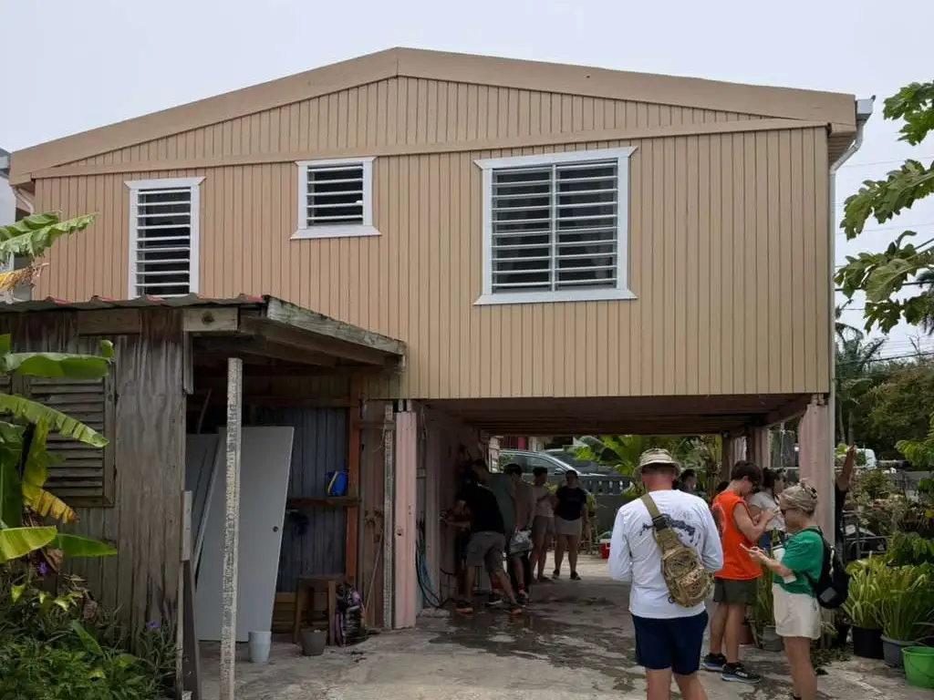 El Mago Foundation y Hunger Corp. construyen nuevo hogar para familia desplazada tras el Huracán María