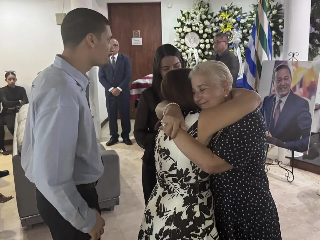 Cataño honra la vida y legado del alcalde Julio Alicea Vasallo durante primer día de exequias