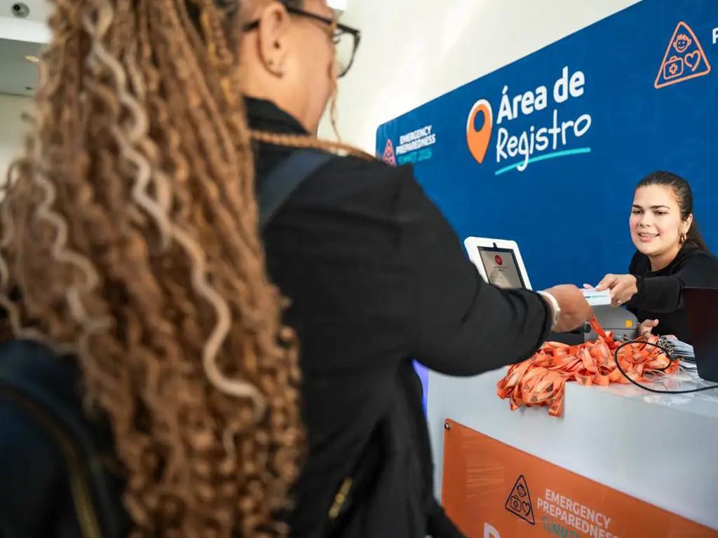 ACUDEN capacita a centros de cuidado infantil sobre inteligencia artificial, ciberpsicología y seguridad digital durante el Emergency Preparedness Summit 2026